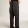 Damenjeans aus schwarzem Baumwollstoff im Distressed-Look mit Patches auf der Vorderseite