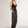 Damenjeans aus schwarzem Baumwollstoff im Distressed-Look mit Patches auf der Vorderseite
