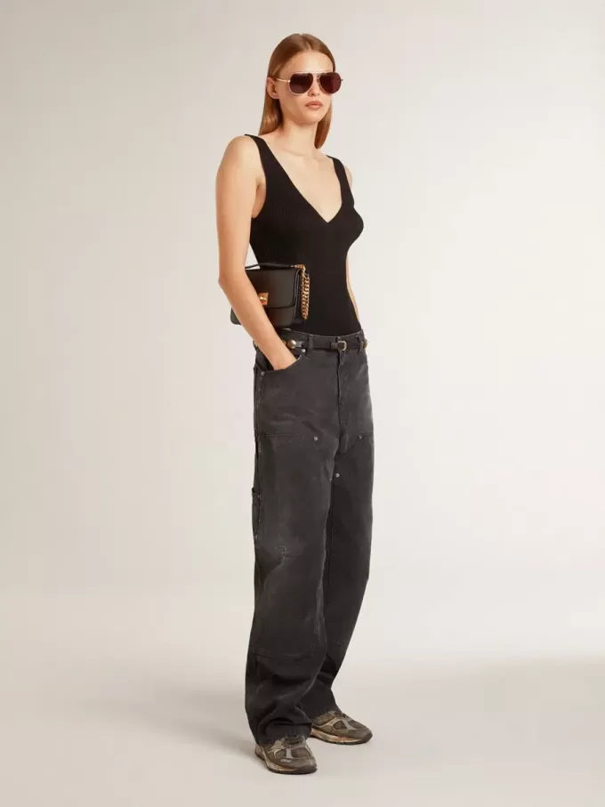 Damenjeans aus schwarzem Baumwollstoff im Distressed-Look mit Patches auf der Vorderseite