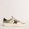 Damenmodell Stardan in Platin-Glitzer mit dunkelblauem Wildlederstern und Fersenlasche Damenmodell Stardan in Platin-Glitzer mit dunkelblauem Wildlederstern und Fersenlasche
