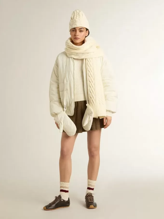 Damenpullover mit Rundhalsausschnitt aus weißer Merinowolle mit Kristallen Damenpullover mit Rundhalsausschnitt aus weißer Merinowolle mit Kristallen
