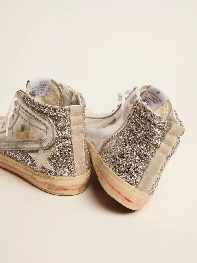 Damenslipper mit laminiertem Obermaterial aus Leder und silbernem Glitzer Damenslipper mit laminiertem Obermaterial aus Leder und silbernem Glitzer