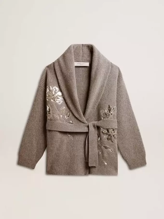 Damenstrickjacke aus grau melierter Wolle mit Stickerei auf der Vorderseite Damenstrickjacke aus grau melierter Wolle mit Stickerei auf der Vorderseite