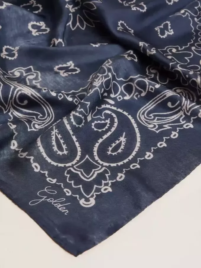 Denimblauer Schal aus der Golden Collection mit Paisley-Muster