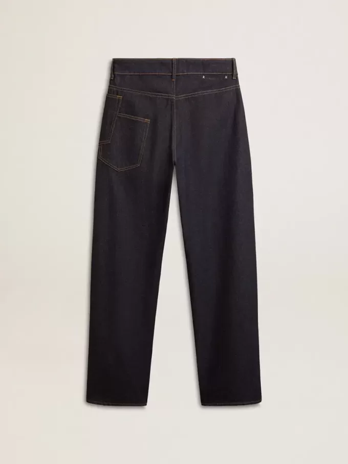 Dunkelblaue Herrenjeans mit weitem Bein aus einmal gewaschenem Denim