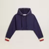 Dunkelblaues, kurz geschnittenes Sweatshirt mit Reißverschluss und bestickter Kapuze Dunkelblaues, kurz geschnittenes Sweatshirt mit Reißverschluss und bestickter Kapuze