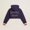 Dunkelblaues, kurz geschnittenes Sweatshirt mit Reißverschluss und bestickter Kapuze Dunkelblaues, kurz geschnittenes Sweatshirt mit Reißverschluss und bestickter Kapuze