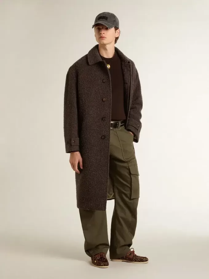 Einreihiger Journey-Mantel für Herren aus knitterfreier Wollmischung mit Blumenanstecknadel