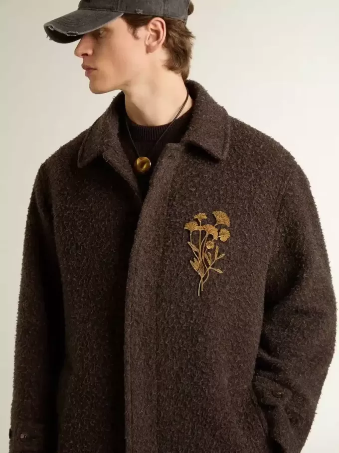 Einreihiger Journey-Mantel für Herren aus knitterfreier Wollmischung mit Blumenanstecknadel