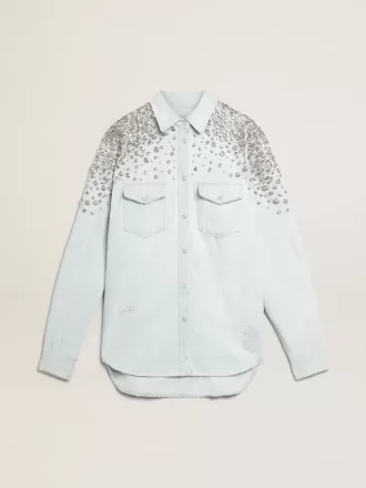 Gebleichtes Boyfriend-Hemd für Damen mit Cabochon-Kristallen Gebleichtes Boyfriend-Hemd für Damen mit Cabochon-Kristallen