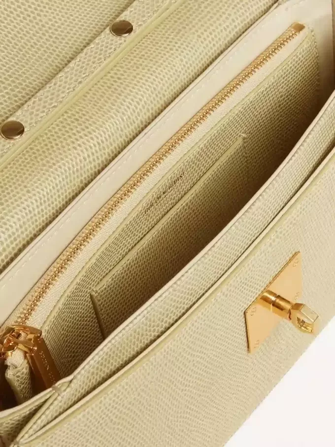 Gioia Tasche aus mineralgrauem Schafsleder mit goldenen Details Gioia Tasche aus mineralgrauem Schafsleder mit goldenen Details