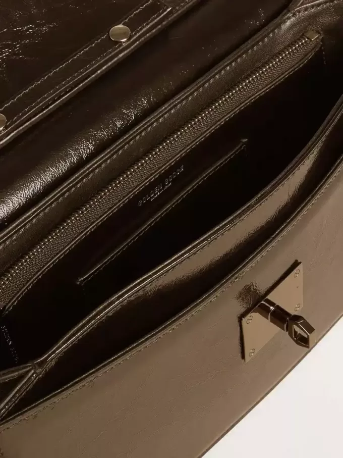 Gioia-Tasche aus schwarzem Glanzleder mit Metalldetails Gioia-Tasche aus schwarzem Glanzleder mit Metalldetails