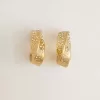 Goldfarbene Creolen mit Kristallen