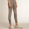 Grau melierte Damen-Leggings mit gemischten Nähten Grau melierte Damen-Leggings mit gemischten Nähten