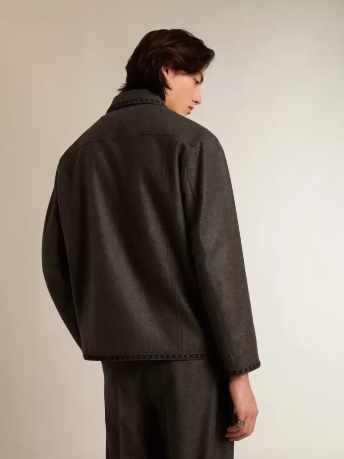 Grau melierte Wolljacke mit Knopfverschluss