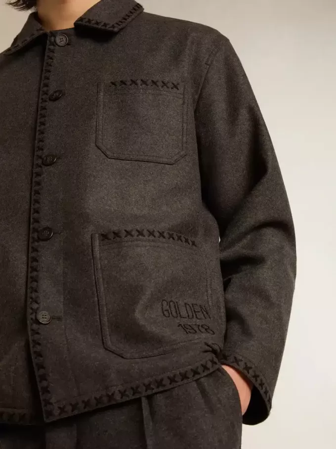 Grau melierte Wolljacke mit Knopfverschluss