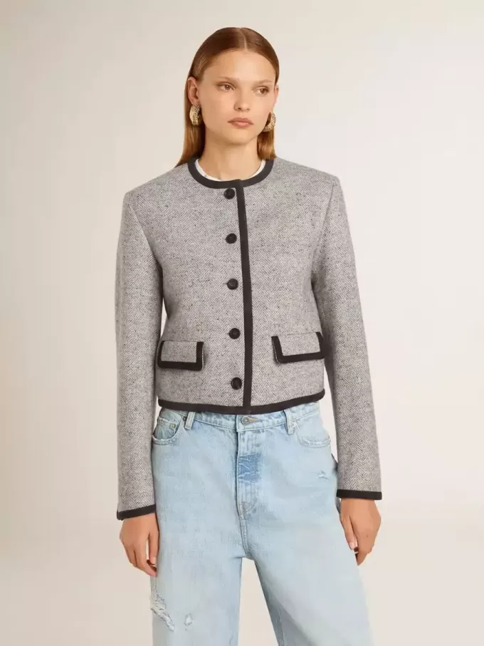 Graue Damenjacke aus Wolle und Seide mit schwarzem Wildledereinsatz Graue Damenjacke aus Wolle und Seide mit schwarzem Wildledereinsatz