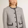 Graue Damenjacke aus Wolle und Seide mit schwarzem Wildledereinsatz Graue Damenjacke aus Wolle und Seide mit schwarzem Wildledereinsatz
