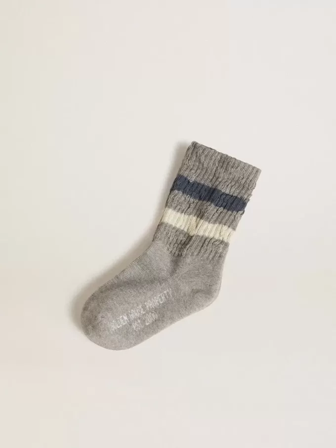 Graue Kindersocken mit Used-Details und Streifen in Altweiß und Blau