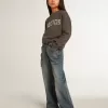Graues Sweatshirt im Used-Look mit Kristallbeschriftung Graues Sweatshirt im Used-Look mit Kristallbeschriftung