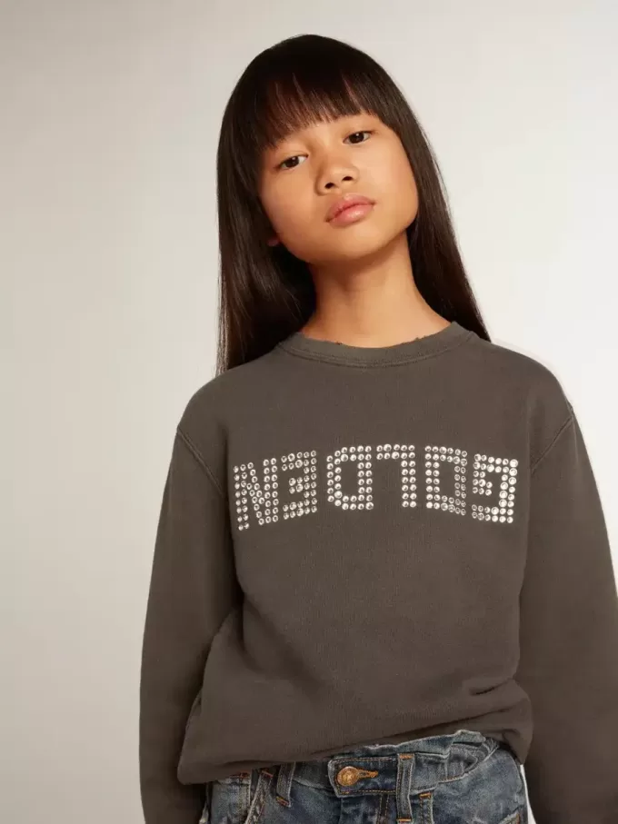 Graues Sweatshirt im Used-Look mit Kristallbeschriftung Graues Sweatshirt im Used-Look mit Kristallbeschriftung