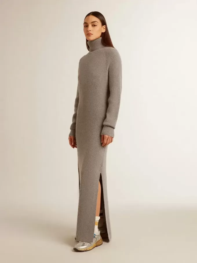 Graumeliertes Wollkleid mit Rippstruktur und hohem Kragen Graumeliertes Wollkleid mit Rippstruktur und hohem Kragen