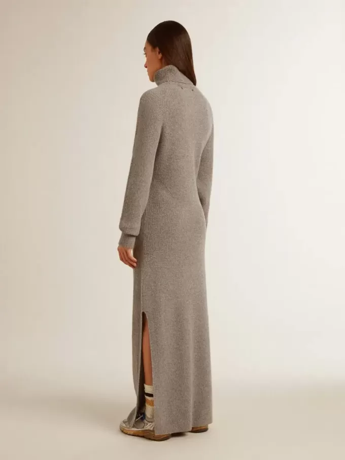 Graumeliertes Wollkleid mit Rippstruktur und hohem Kragen Graumeliertes Wollkleid mit Rippstruktur und hohem Kragen
