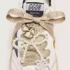 Hautfarbene „Sparkling”-Beige bestickte Schnürsenkel mit applizierten Perlenanhängern und goldenem Anhänger