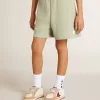 Hellgrüne Shorts mit weißem Stern