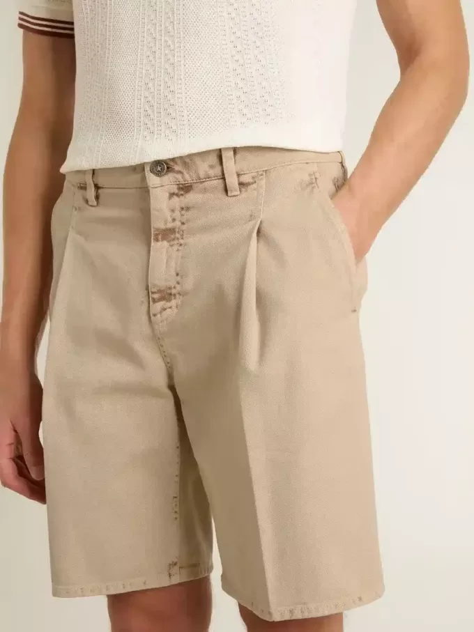 Herren-Bermudashorts aus beigem Denim mit Used-Look-Finish Herren-Bermudashorts aus beigem Denim mit Used-Look-Finish