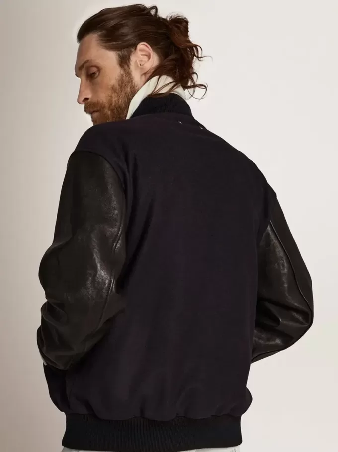 Herren-Bomberjacke aus dunkelblauer Wolle mit Lederärmeln Herren-Bomberjacke aus dunkelblauer Wolle mit Lederärmeln