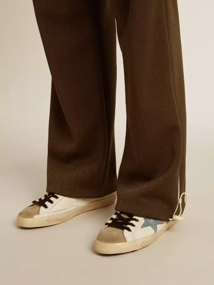 Herren-Jogginghose in Militärgrün mit weißem Logo