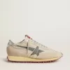 Herren-Marathon mit beigem Nylon-Obermaterial und grauem Stern
