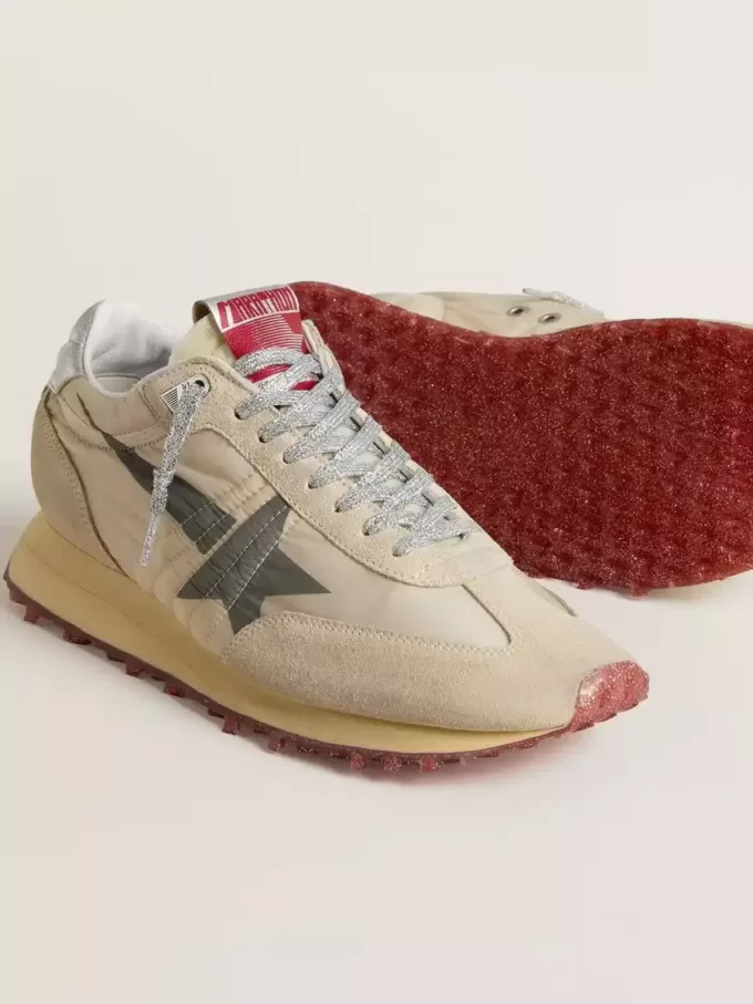 Herren-Marathon mit beigem Nylon-Obermaterial und grauem Stern
