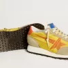 Herren-Marathon mit gelbem Nylon-Obermaterial und orangefarbenem Stern