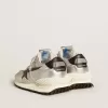 Herren-Marathon mit silbernem Ripstop-Nylon-Obermaterial und schwarzem Stern