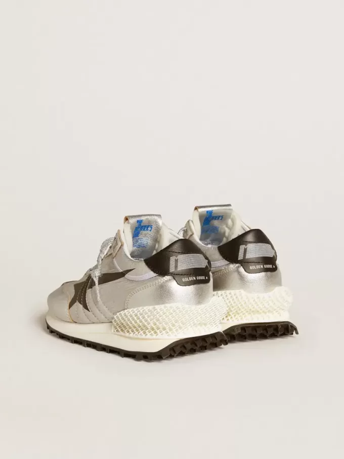 Herren-Marathon mit silbernem Ripstop-Nylon-Obermaterial und schwarzem Stern