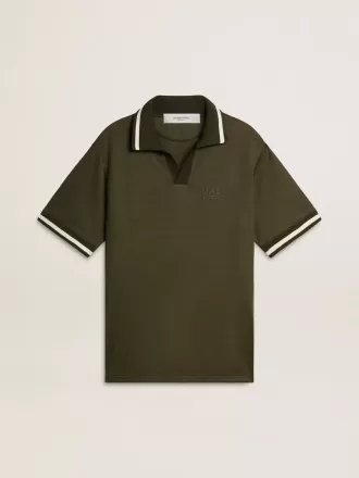 Herren-Polohemd aus militärgrünem Jersey mit Stickerei