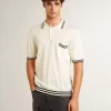 Herren-Polohemd in Used-Weiß mit blauen Rippbündchen