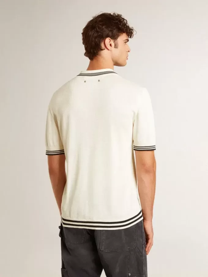 Herren-Polohemd in Used-Weiß mit blauen Rippbündchen
