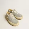 Herren-Schuhe „Space-Star” aus eisgrauem Wildleder mit perforiertem Stern