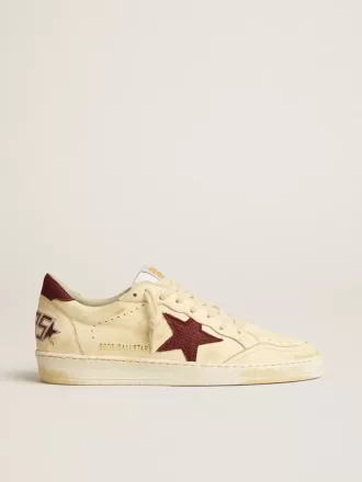 Herren-Sneaker „Ball Star” aus beigem Nappaleder mit burgunderrotem Mesh-Stern und Fersenlasche
