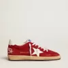 Herren-Sneaker „Ball Star” aus dunkelrotem Wildleder mit weißem Stern und Fersenlasche