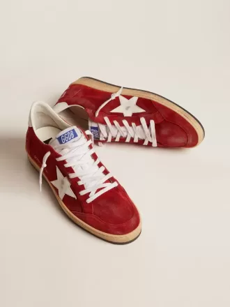 Herren-Sneaker „Ball Star” aus dunkelrotem Wildleder mit weißem Stern und Fersenlasche