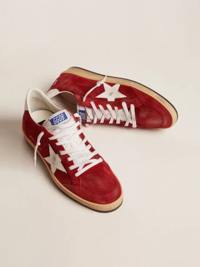 Herren-Sneaker „Ball Star” aus dunkelrotem Wildleder mit weißem Stern und Fersenlasche
