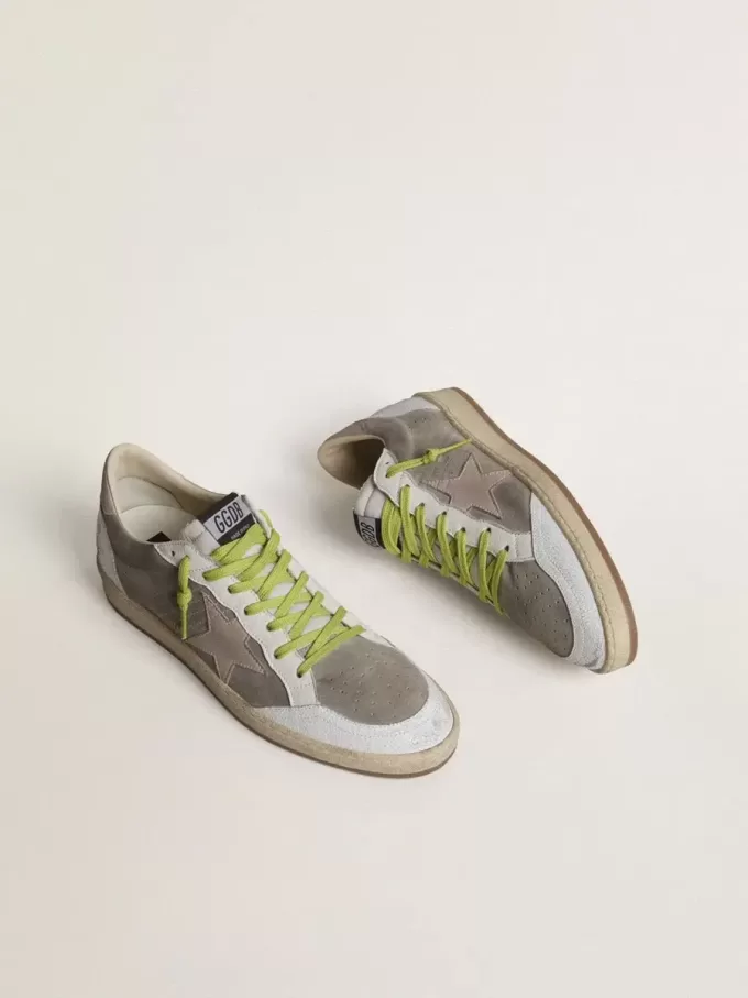 Herren-Sneaker „Ball Star” aus grauem Wildleder mit altrosa Wildlederstern und beigem Lederabsatz Herren-Sneaker „Ball Star” aus grauem Wildleder mit altrosa Wildlederstern und beigem Lederabsatz