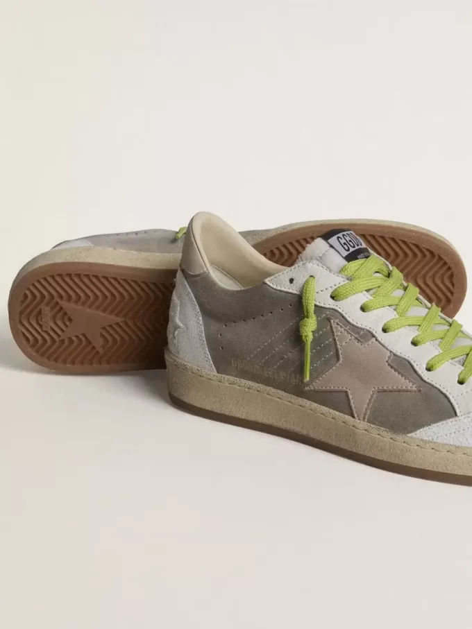 Herren-Sneaker „Ball Star” aus grauem Wildleder mit altrosa Wildlederstern und beigem Lederabsatz Herren-Sneaker „Ball Star” aus grauem Wildleder mit altrosa Wildlederstern und beigem Lederabsatz