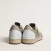 Herren-Sneaker „Ball Star” aus grauem Wildleder mit altrosa Wildlederstern und beigem Lederabsatz Herren-Sneaker „Ball Star” aus grauem Wildleder mit altrosa Wildlederstern und beigem Lederabsatz