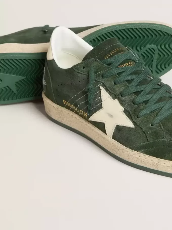 Herren-Sneaker „Ball Star” aus grünem Wildleder mit weißem Lederstern und Fersenlasche