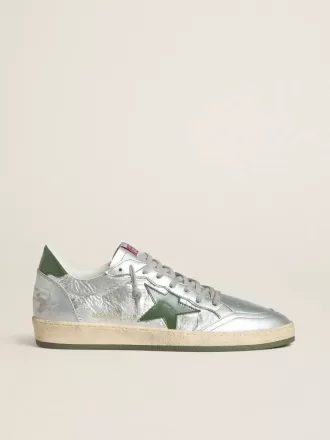 Herren-Sneaker „Ball Star” aus silbernem Nylon mit grünem Lederstern und Fersenlasche
